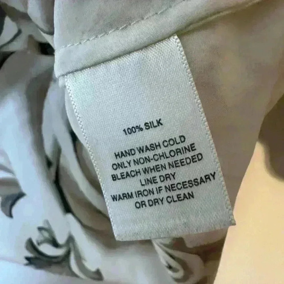 White House Black Market Floral 100% Silk Blouse - Small - Picture 5 of 5